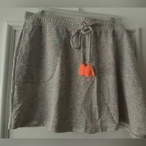 Lilly Pulitzer size XL cotton skirt with gray / orange tones. Generous fit 💕🌴